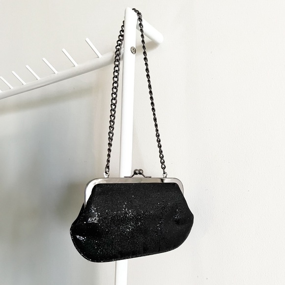 Express Black Sequin Mini Clutch with Kiss-Lock and Chain Strap: Vintage Glam - Picture 2 of 14